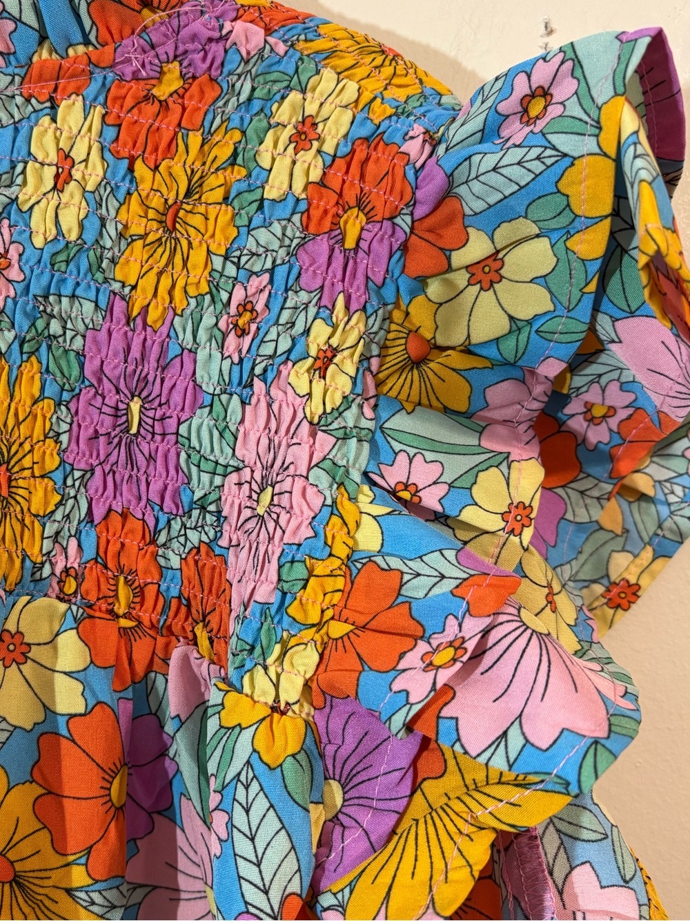 Umgee Split Neck Smocked Floral Print Ruffle Sleeve Top Large vibrant retro NWT - Picture 5 of 11